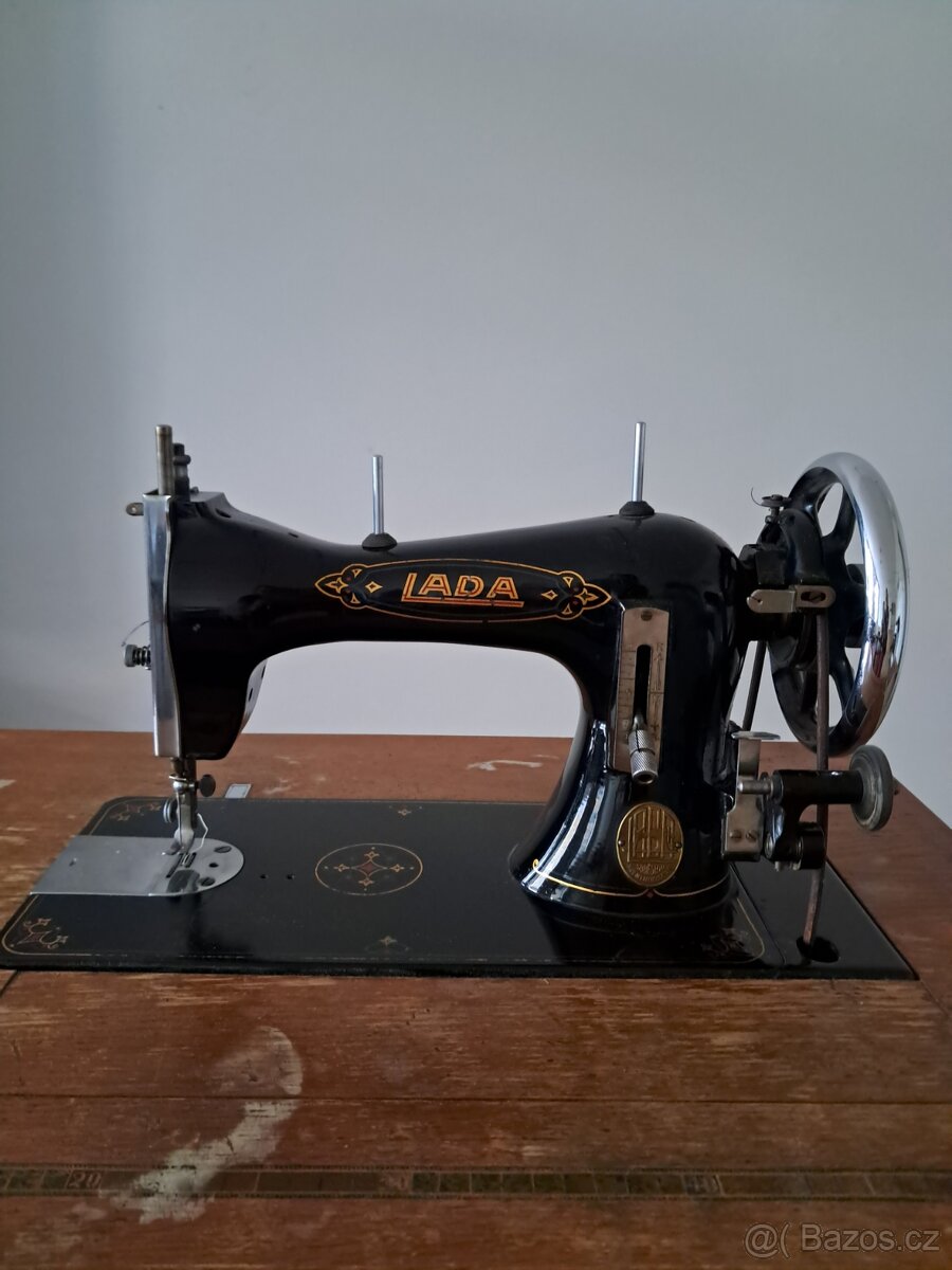 Šicí šlapací stroj LADA - 2