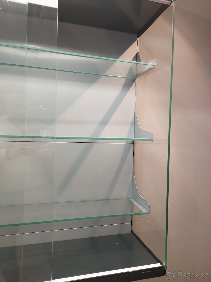 Regál s prosklenou virínou NOVÁ CENA - 2