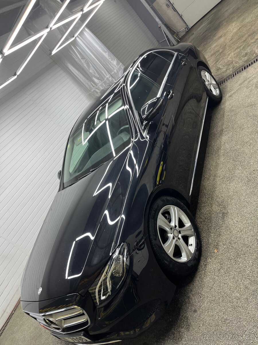 MERCEDES BENZ E220 - 2