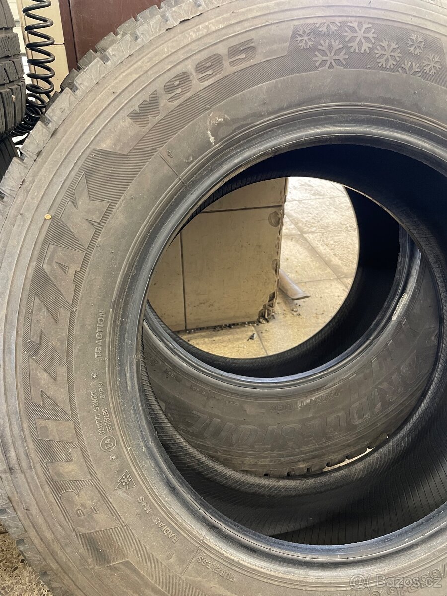 Bridgestone Blizzak w995 - 235 65 R16 C 115/113R - 2