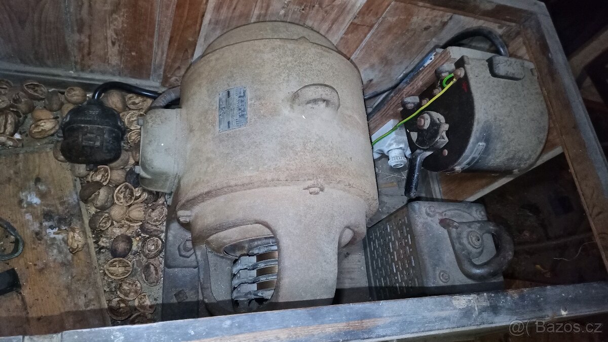 Starý stabilní elektromotor - 2