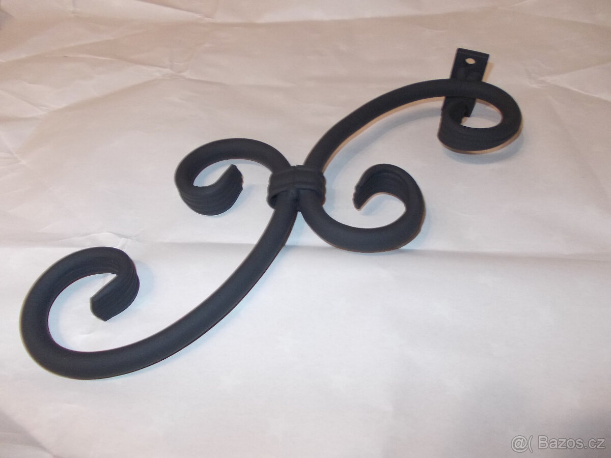 Ozdobná kovaná noha ( na gril, stolek,... ) - 2