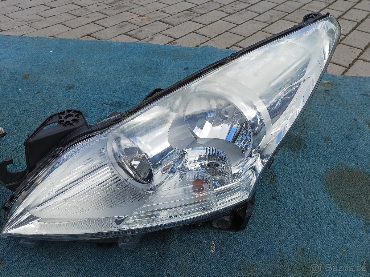 Světlo Peugeot 5008 - 2