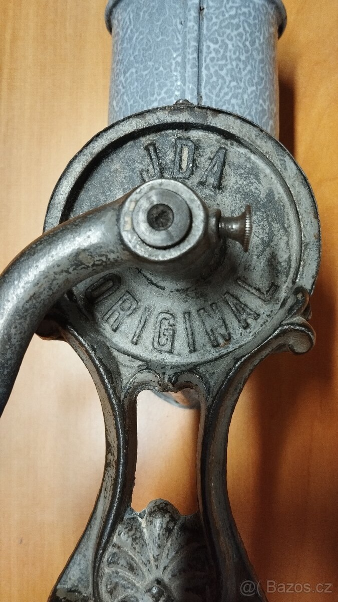 Velmi starý velký mlýnek na strouhanku IDA - 2