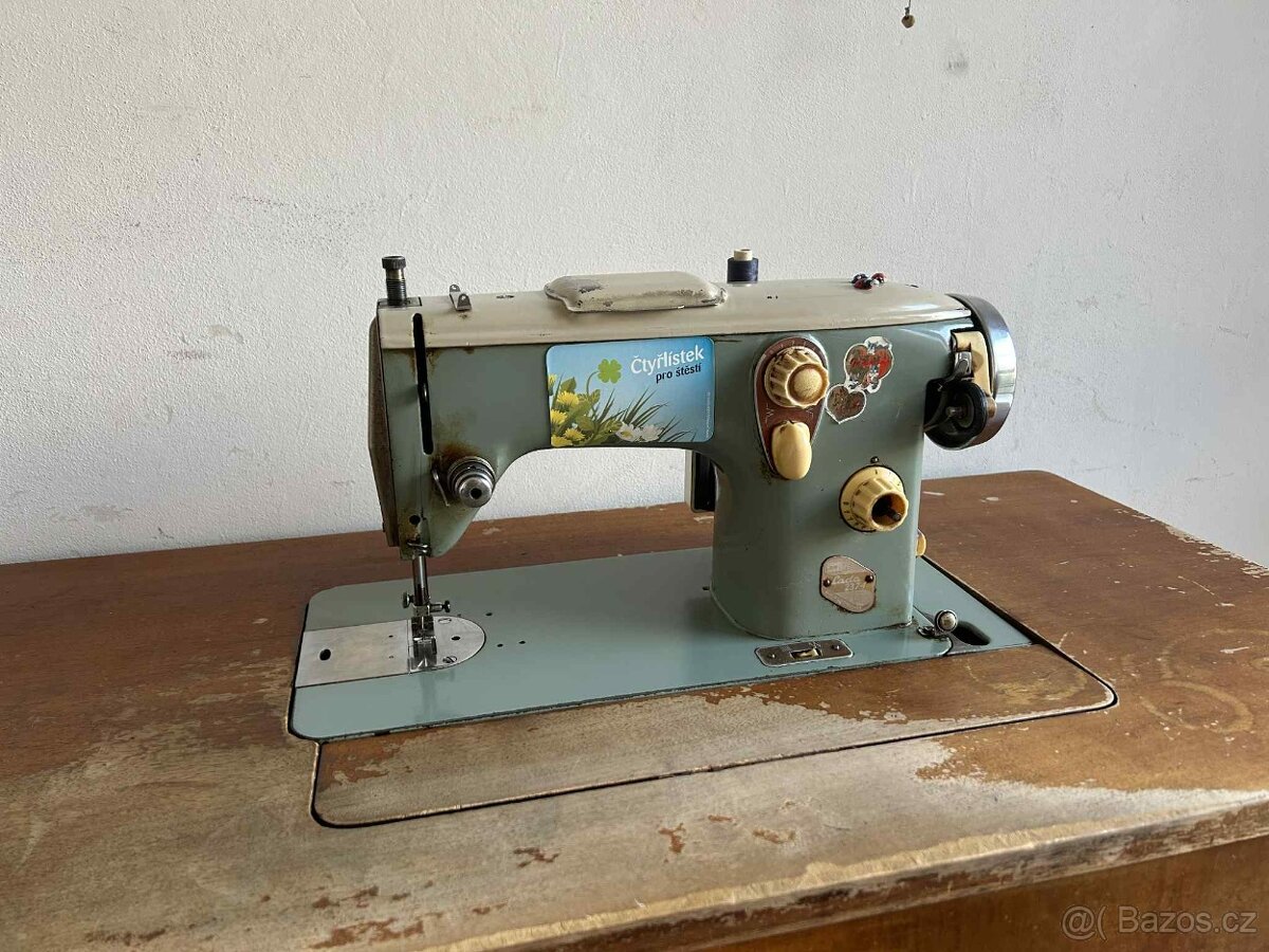 Šicí stroj Lada s elektrickým pohonem - 2