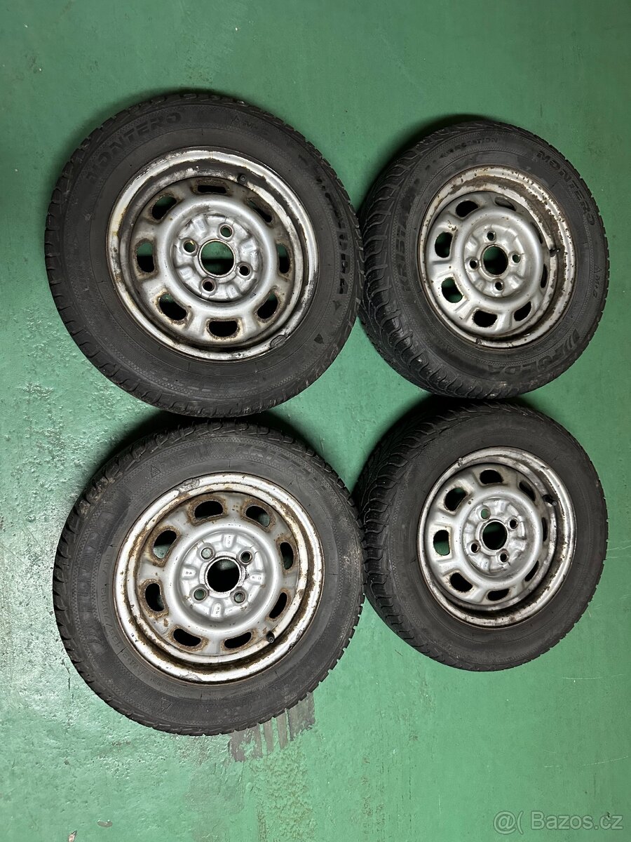 Prodám kompletní sadu - Zimní pneu včetně disků R13" - 2