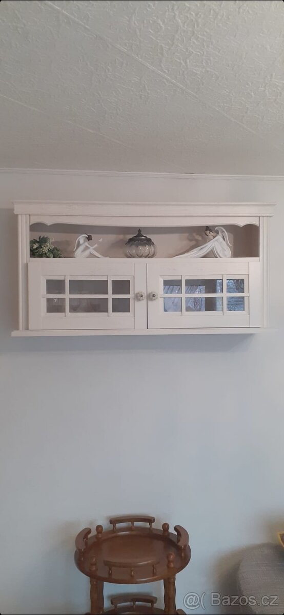 Závěsná vitrína - 2