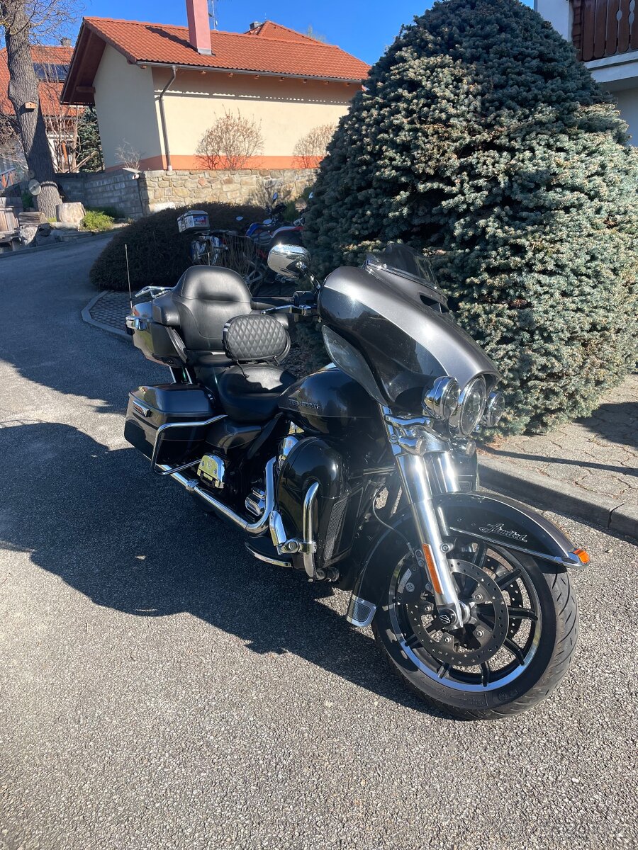 Harley-Davidson, černá Electra Glide Limited - 2