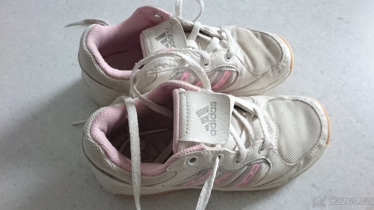 Sportovní halové dívčí boty Adidas, vel. 31 - 2