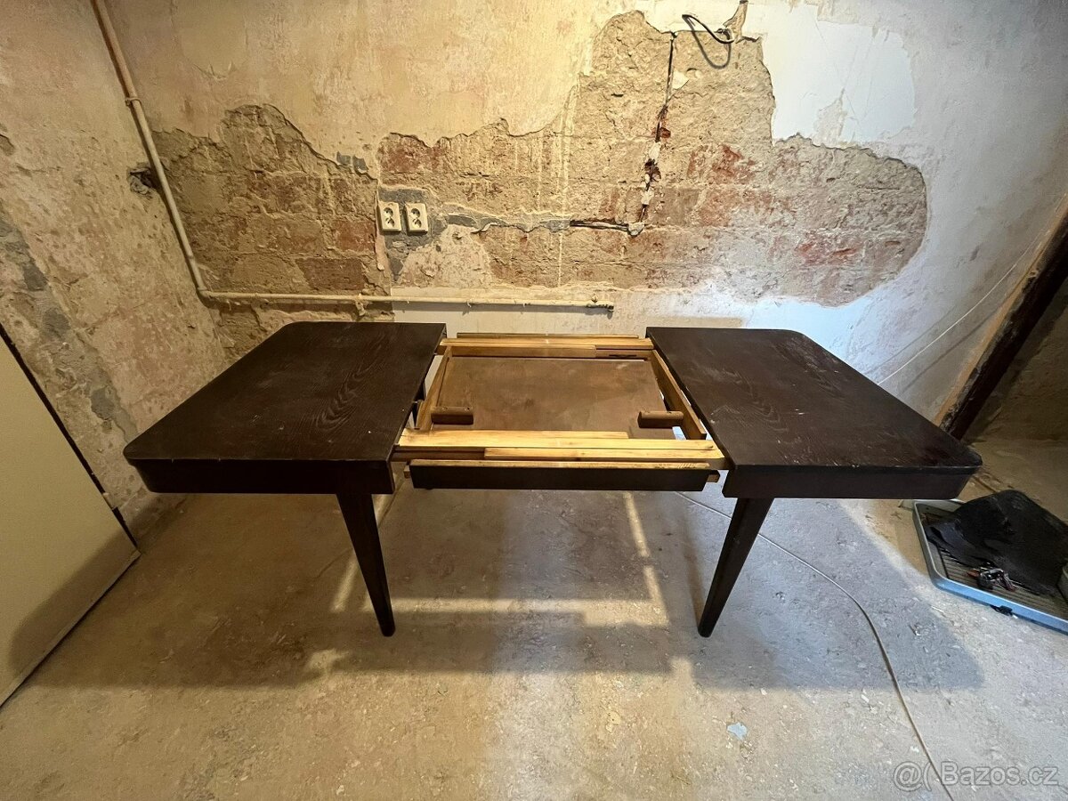 Rozkládací dřevěný jídelní stůl - 2