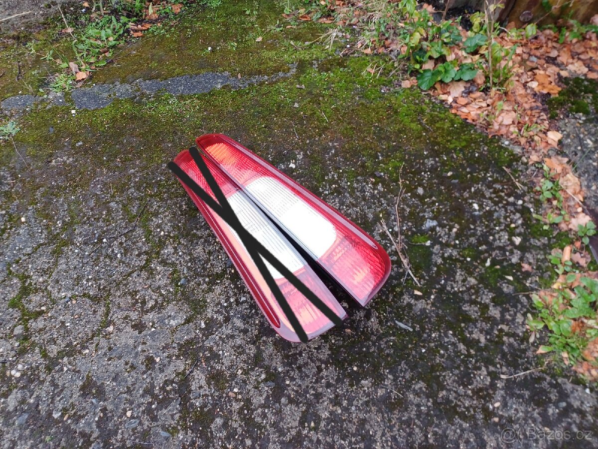 Pravé zadní světlo na Ford C-Max - 2