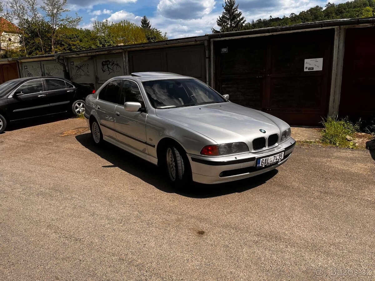 BMW e39 523i - 2