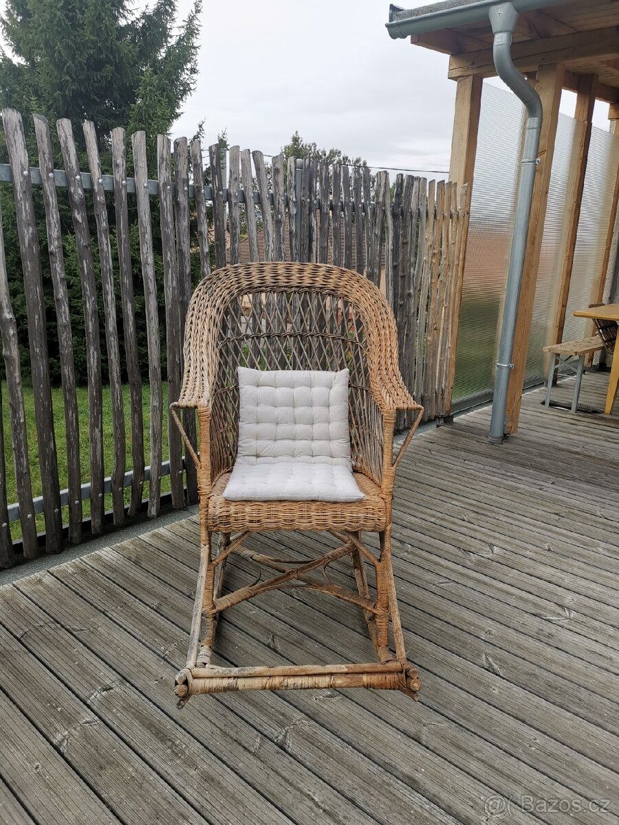 Proutěné houpací křeslo. - 2