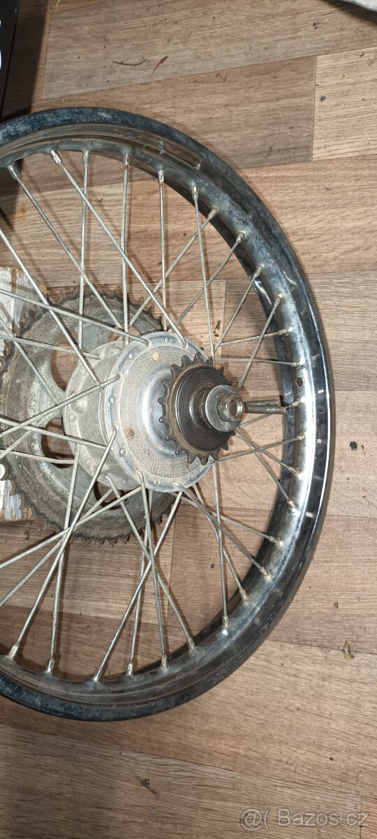 Babetta 210 - zadní kolo bez duše a pneu - 2