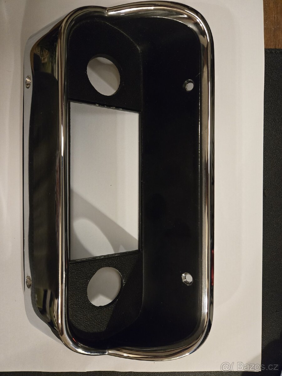 67 68 Ford Mustang - rámeček autorádia - 2