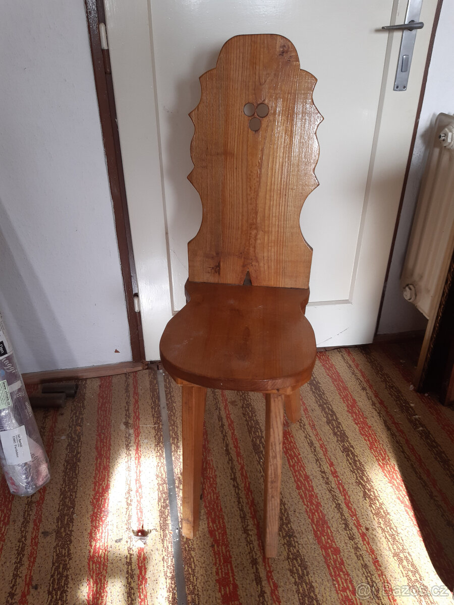 Židle dřevěná - 2