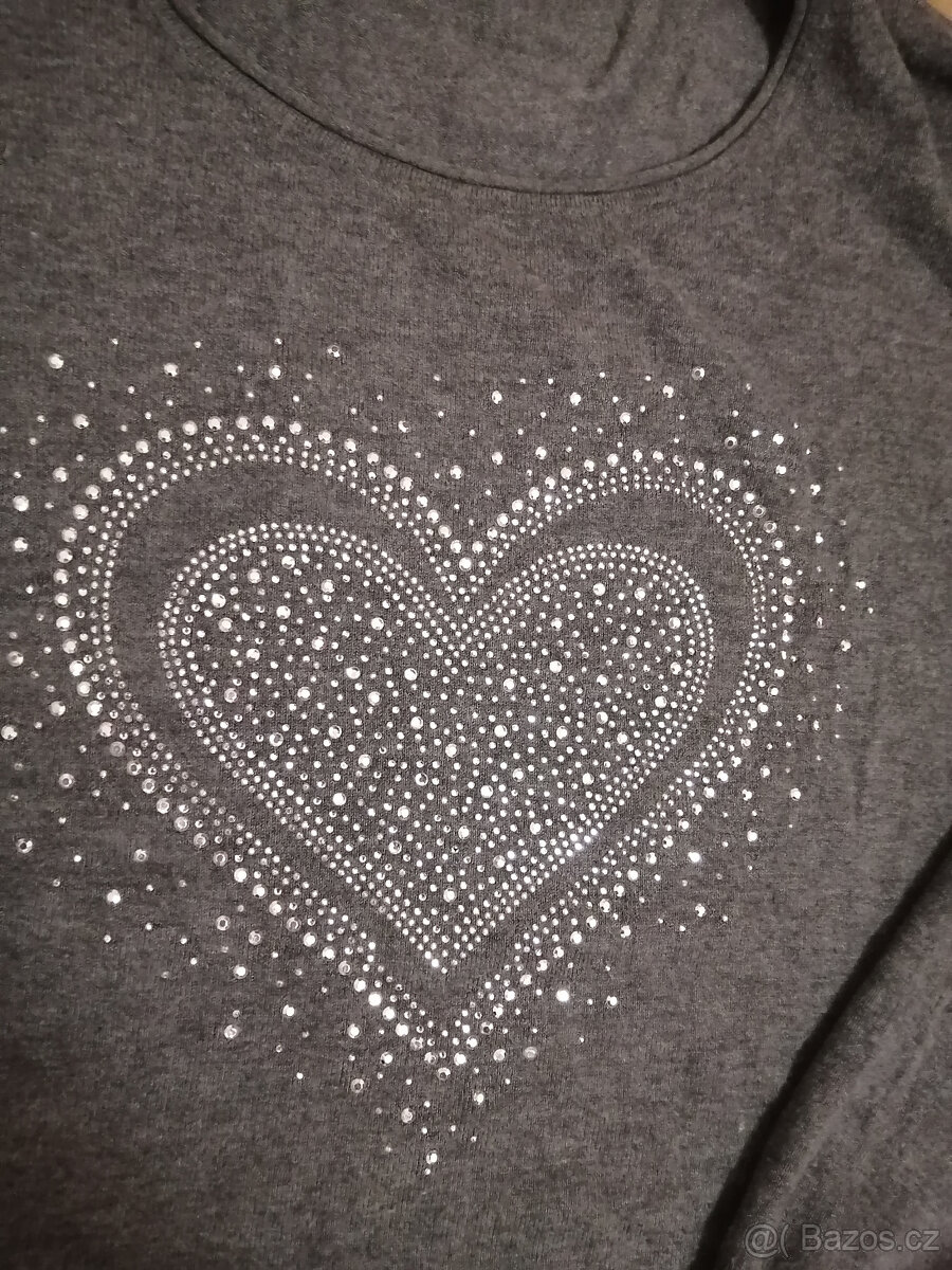 Šedý svetřík se srdcem, vel. 48/50 - 2