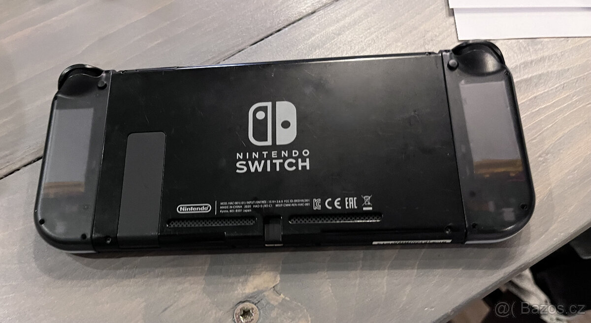 Nintendo Switch + náhradní Joy con + hry + SD karta - 2
