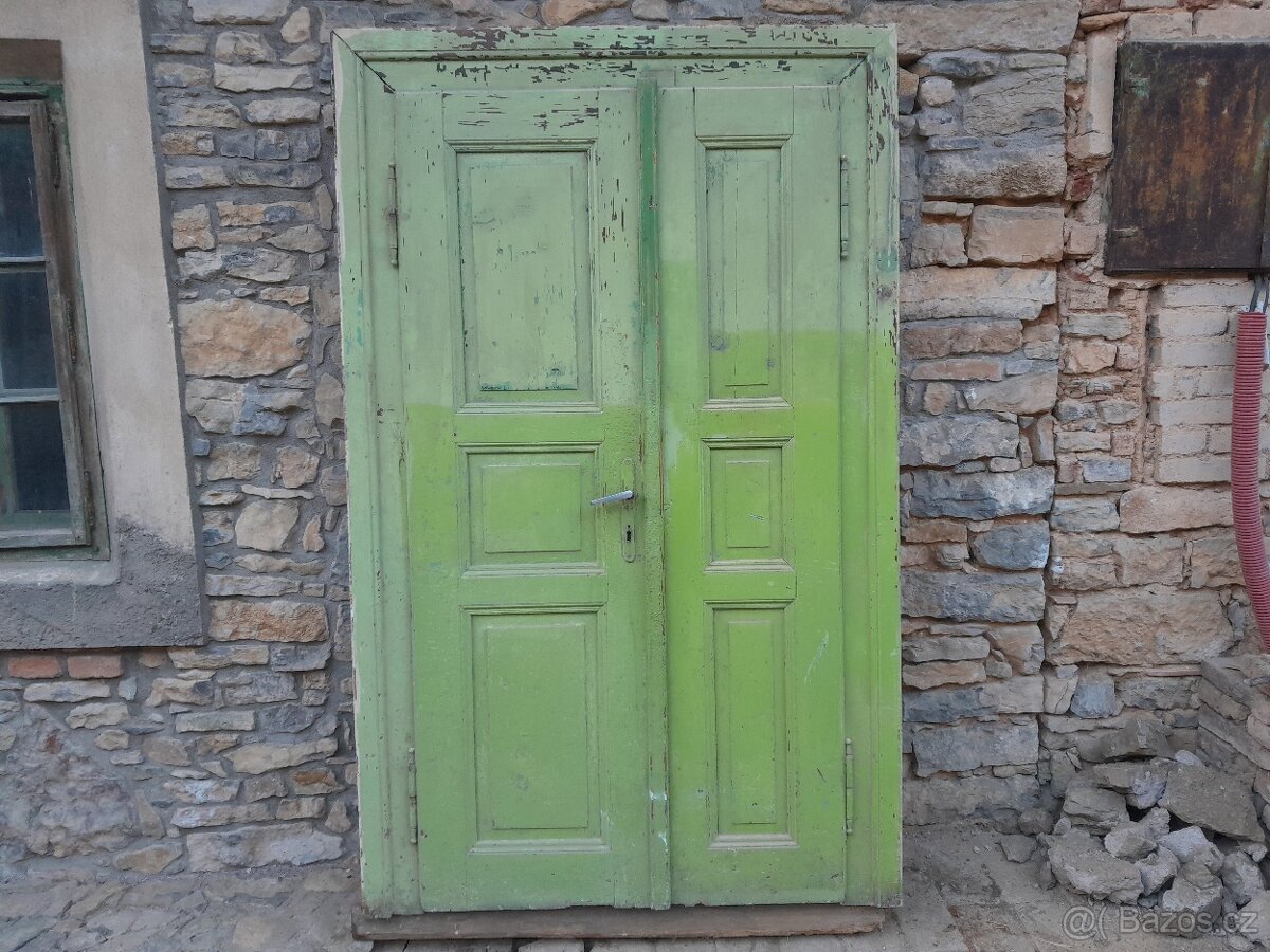 Starožitné dřevěné dveří s futry - 2