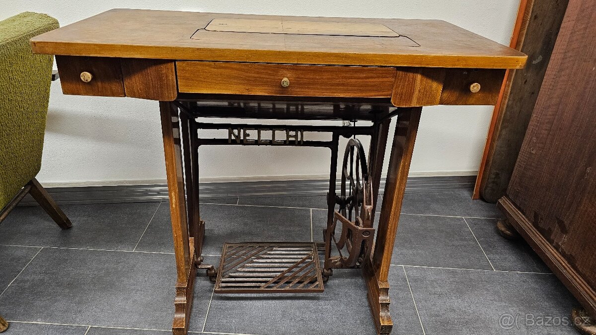 Šicí stroj Necchi, starožitný, funkční - 2