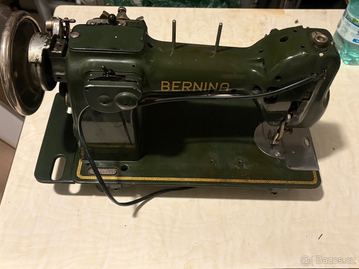 Historický šicí stroj bernina - 2