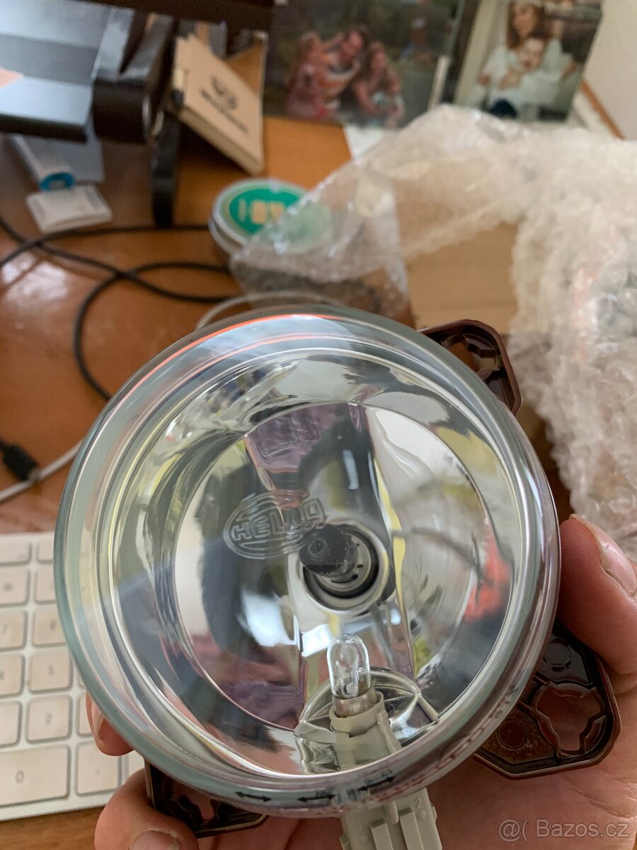 Karavan příslušenství - satelit, světlomet,regulátor Phocos - 2