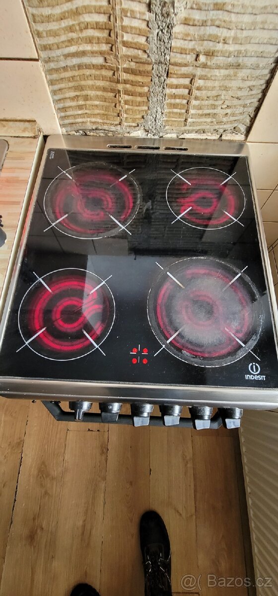 Elektrický sporák + trouba Indesit - 2