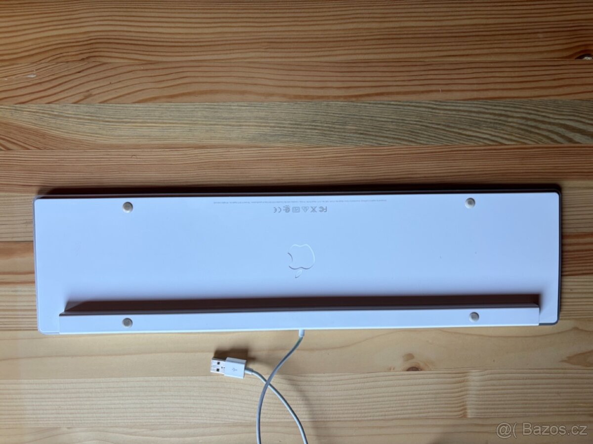 Apple USB klávesnice s numerickou částí - 2