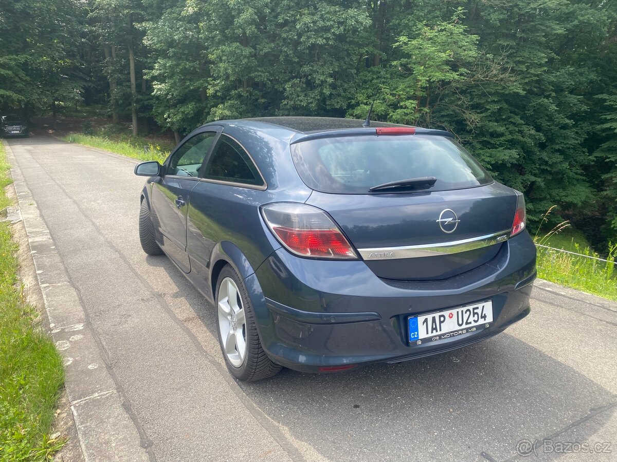 Opel Astra GTC 1.8 manuál - 2