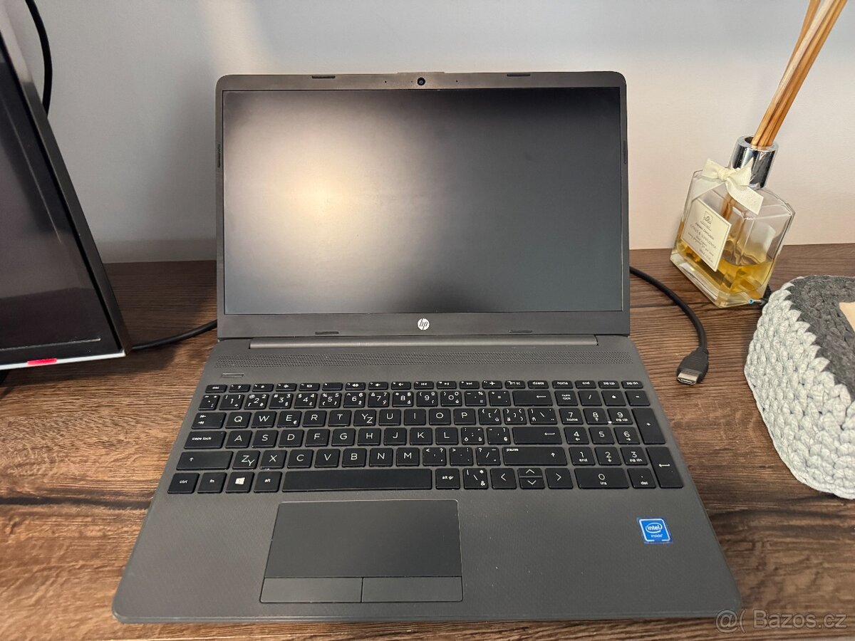 HP 250 G8 - 2