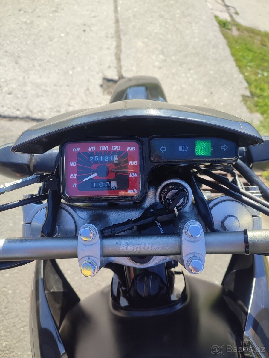 Honda FMX 650 v zachovalém stavu.