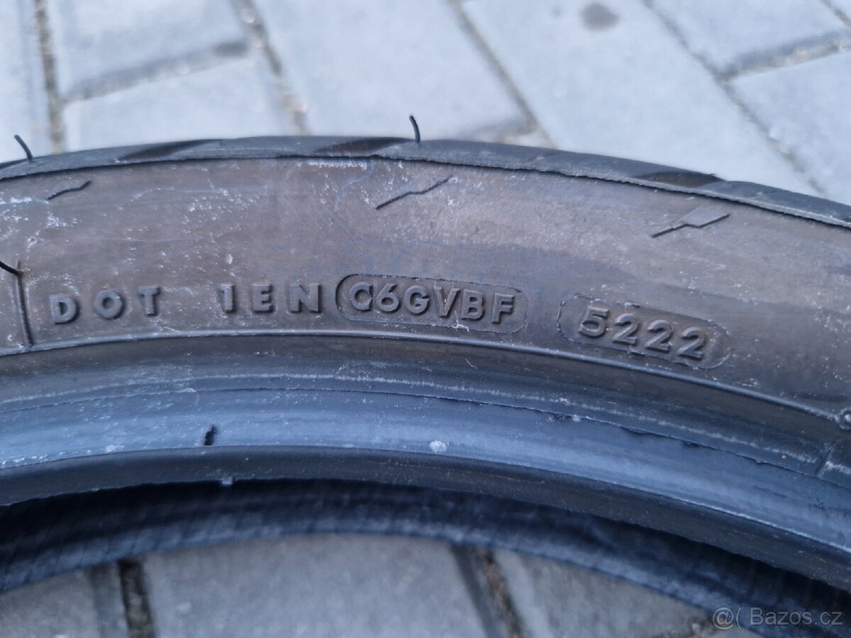 Moto pneu Bridgestone