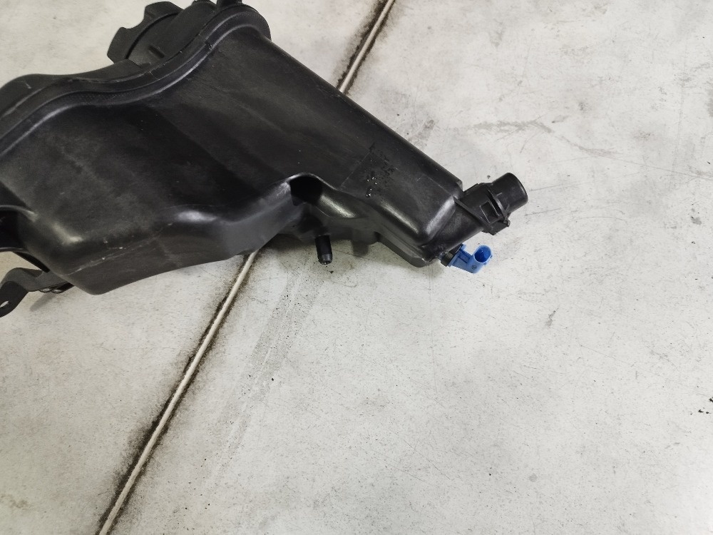 BMW - expazní nadrž / vyrovnávací nádoba - 2