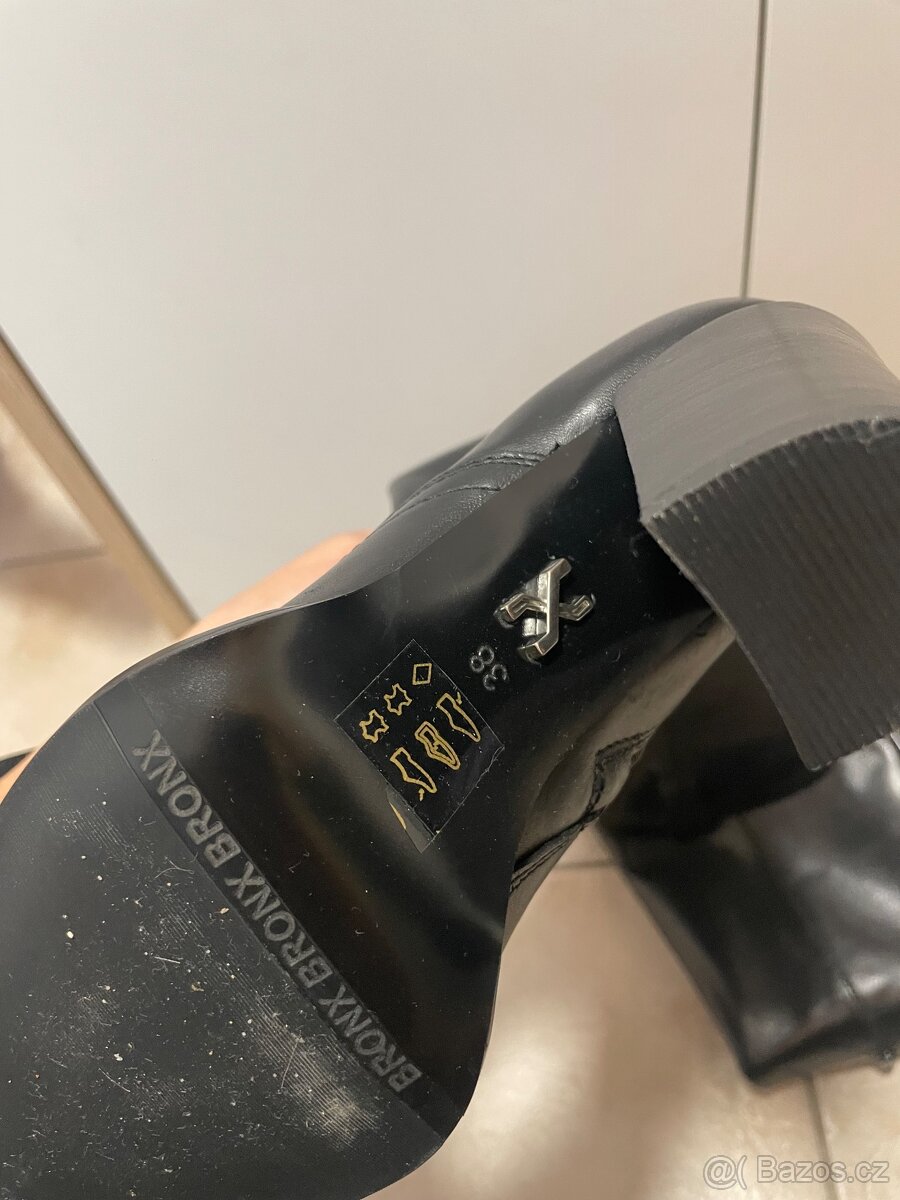 Prodám dámské kozačky Bronx úplně nové - 2