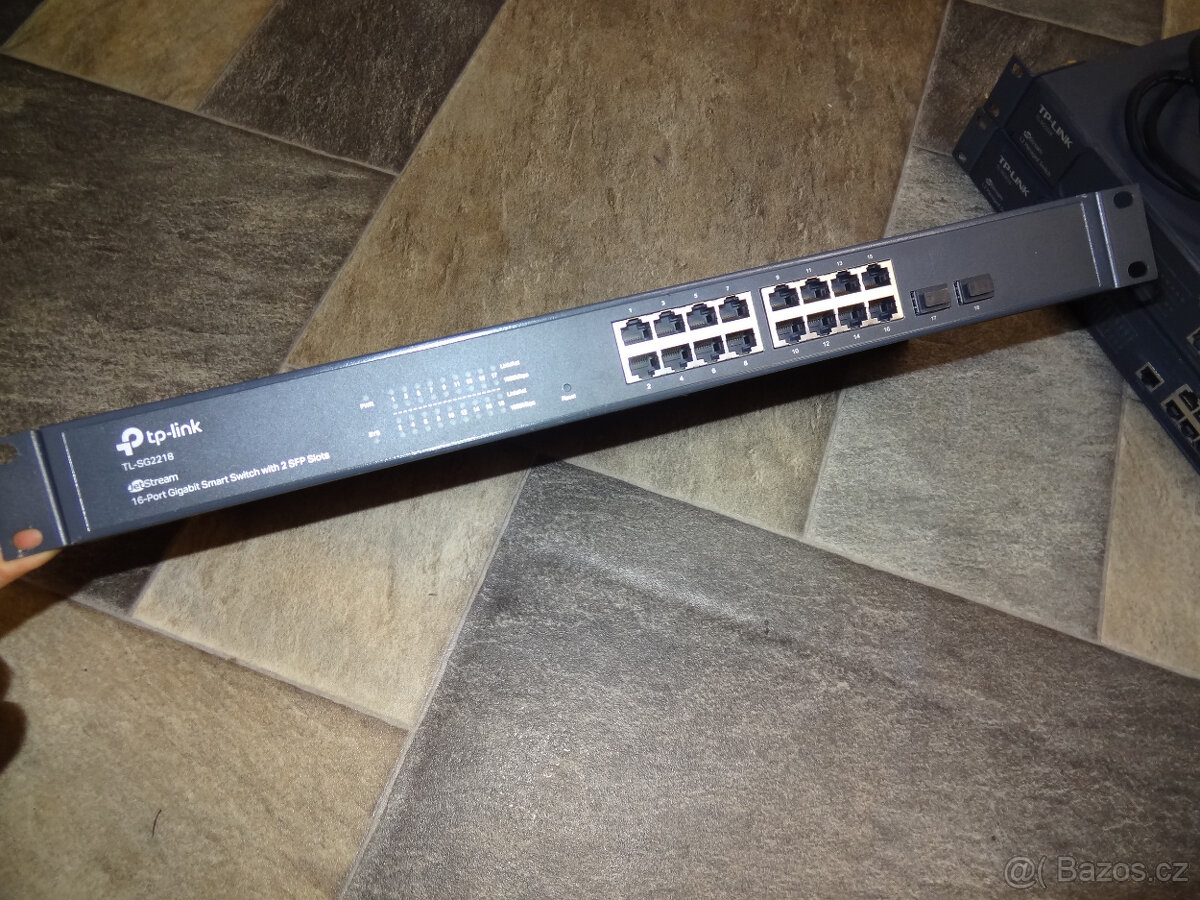 16 RJ-45 1GBit SFP opticky RACKOVY SWITCH Management TP-Link - 2