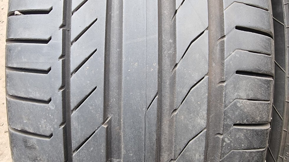 Letní pneu 235/50/18 Continental - 2