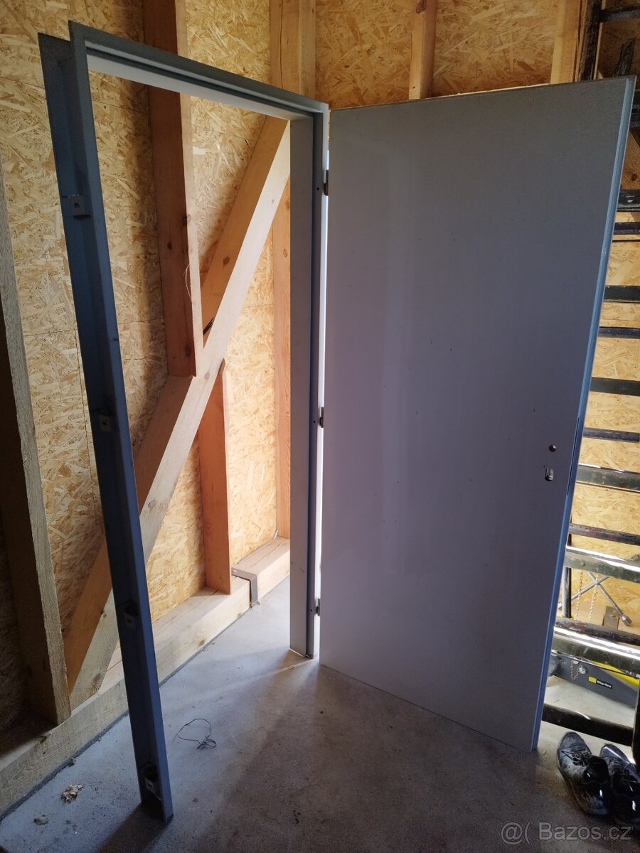 Ocelové dveře HSE - 2