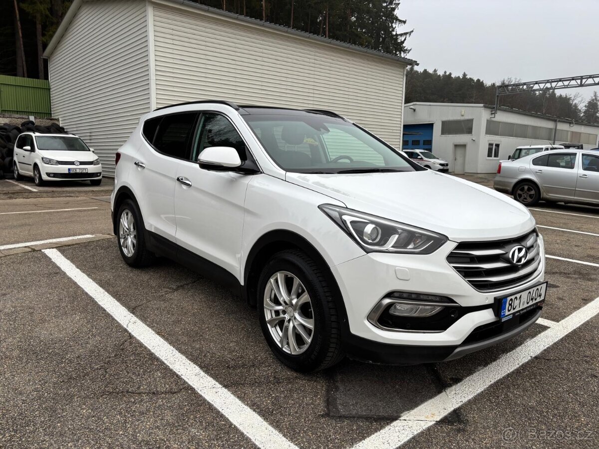 Hyundai Grand Santa Fe - 2