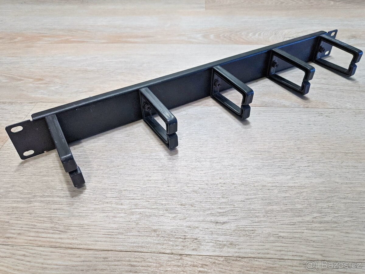 1U kabelový organizér s oky - 2