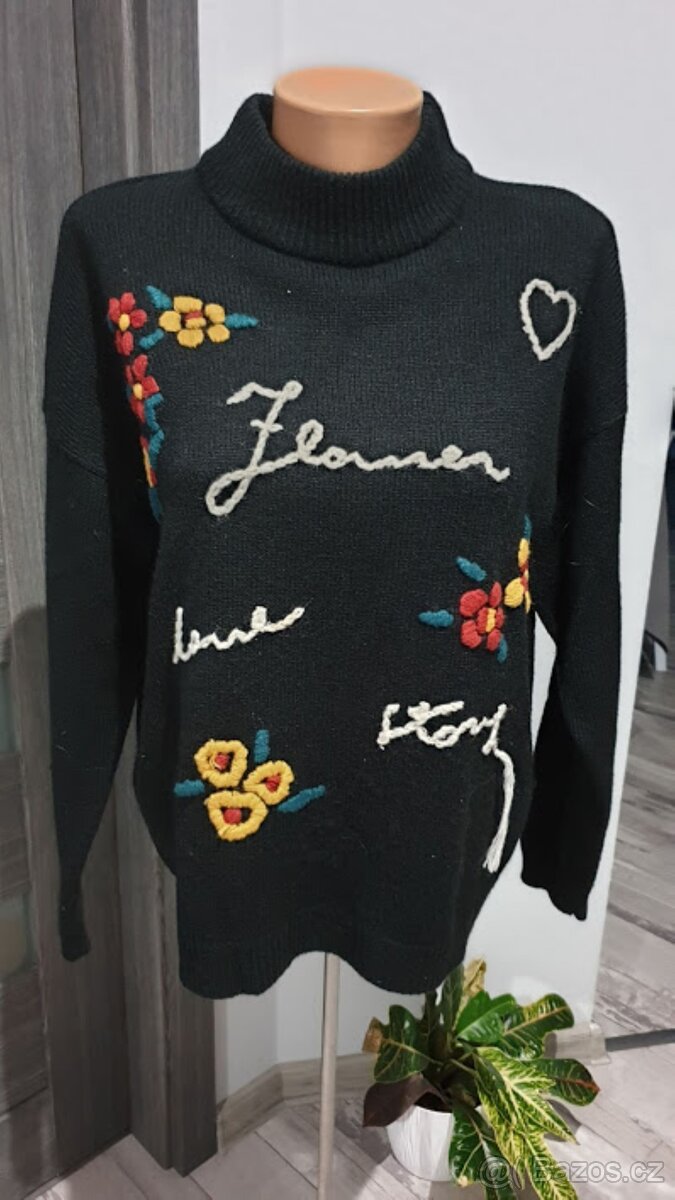 Krásný zajímavý svetr - 2