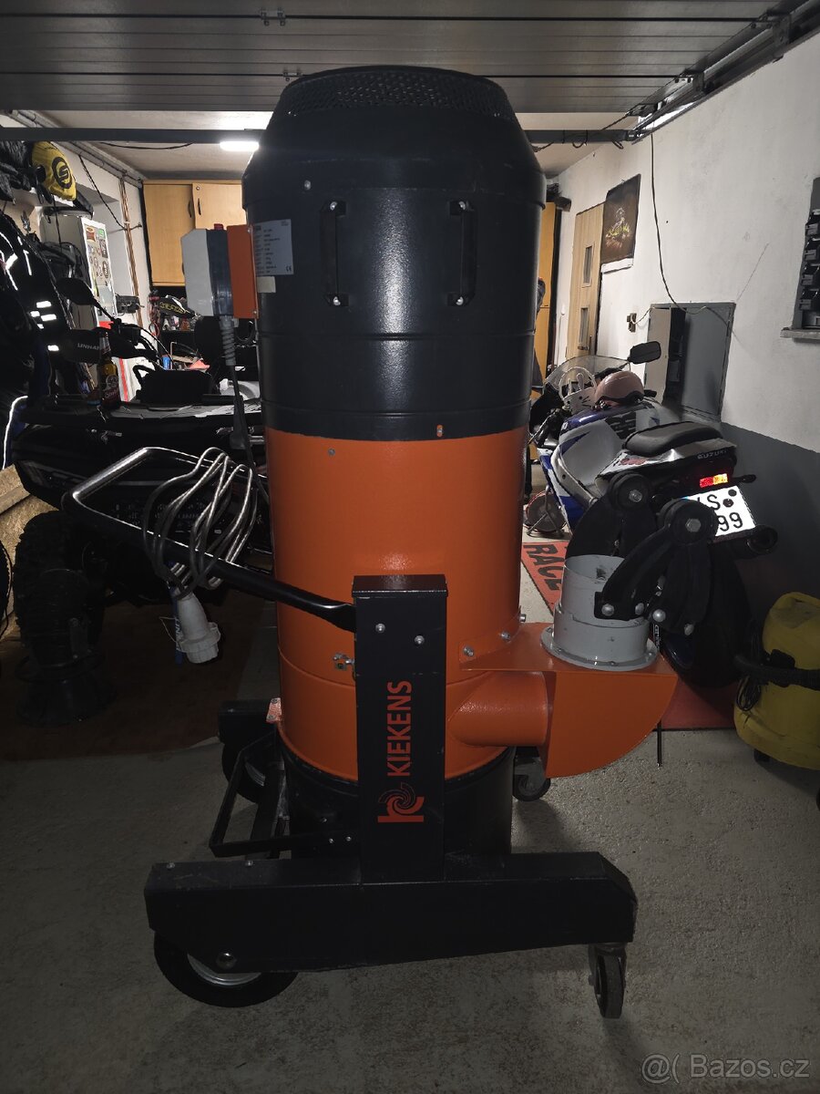 Průmyslový vysavač - 2