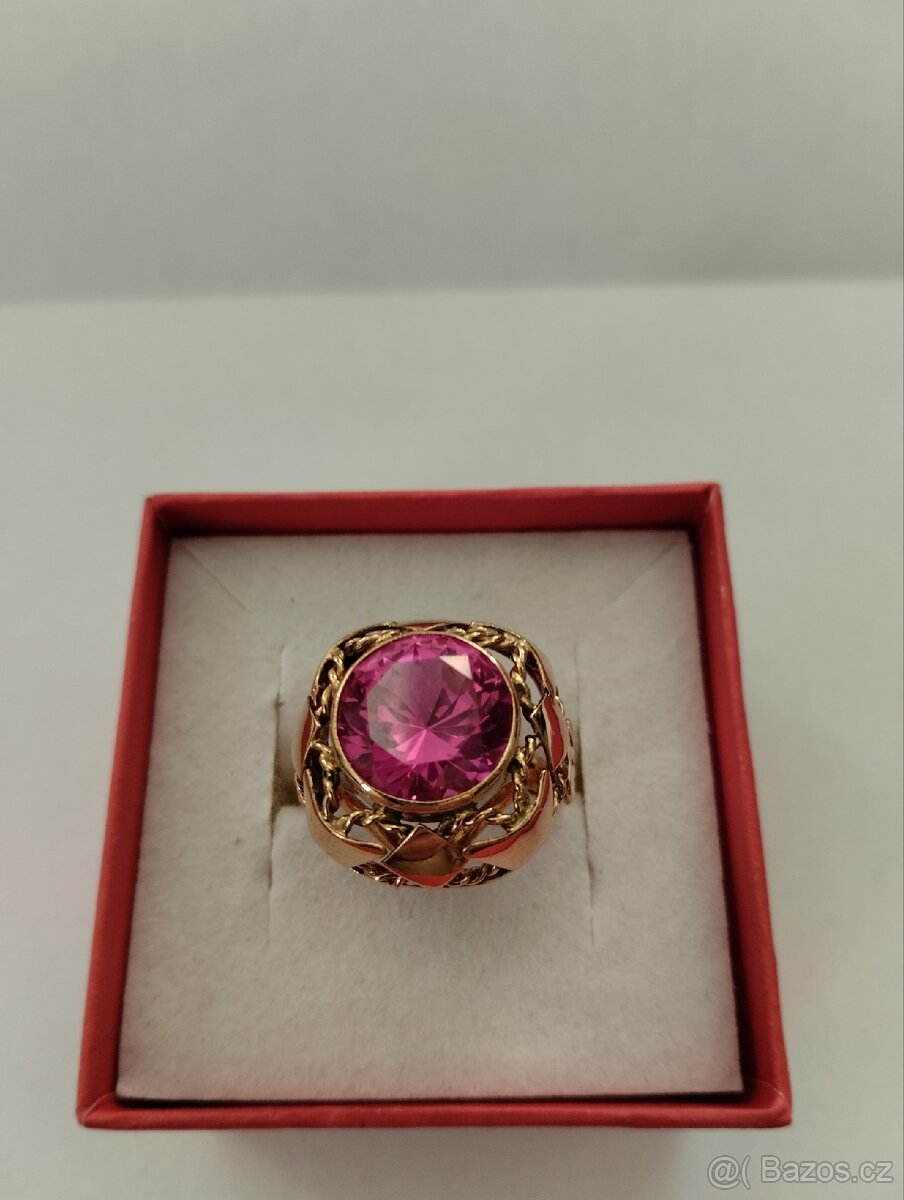Zlatý prsten s růžovým kamenem - 2