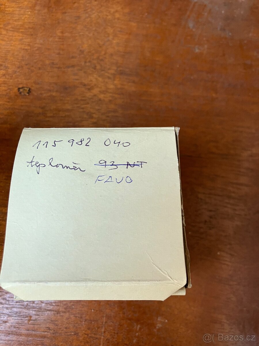 Škoda Favorit, hnědý interier - teploměr originál - 2