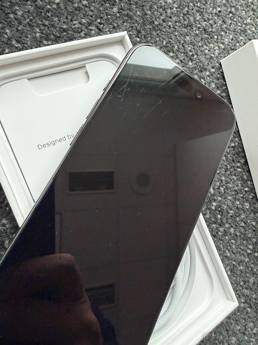 Apple iPhone 15 Pro 512GB - šedý - 2