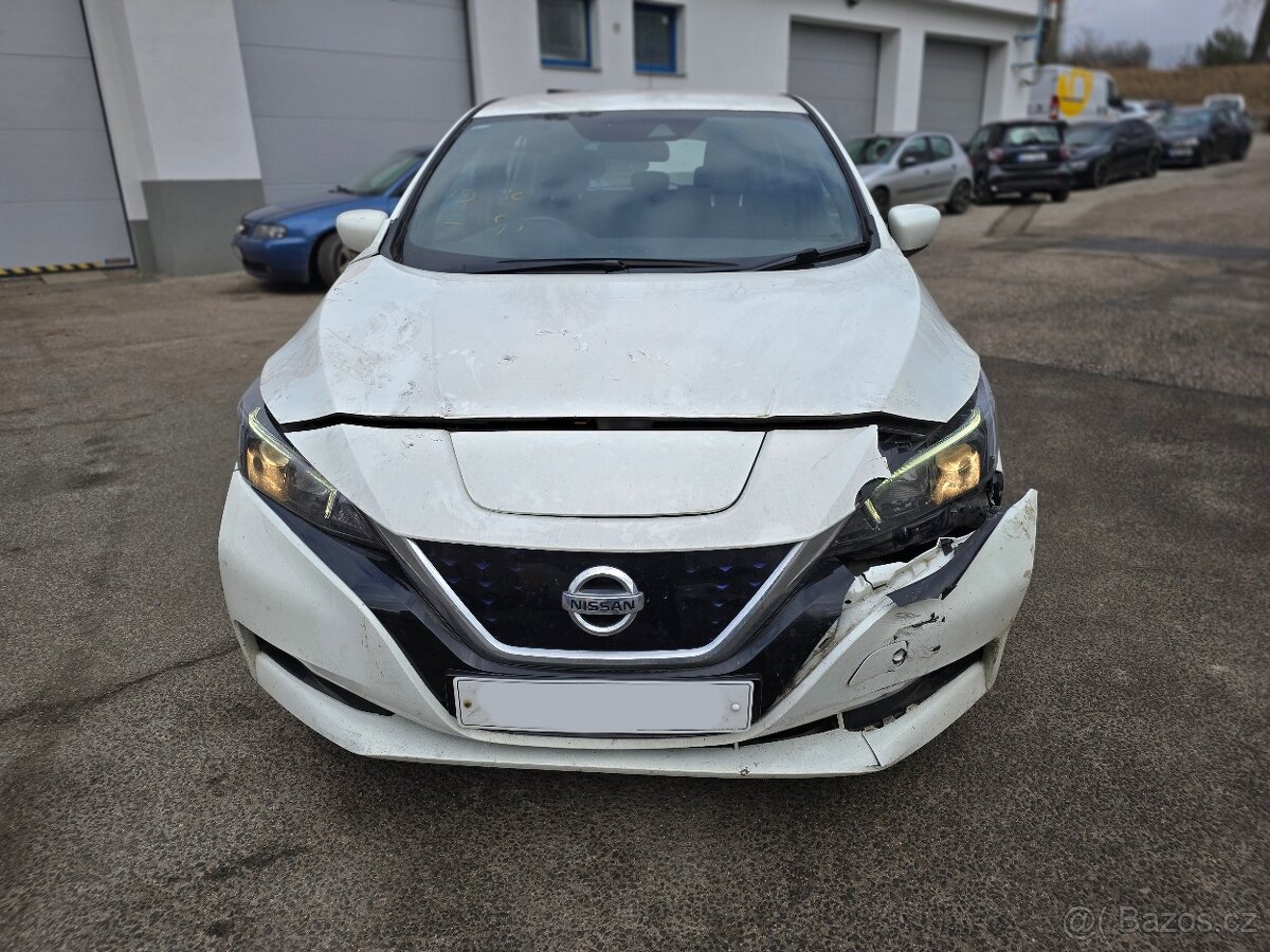 Nissan Leaf 2018 na náhradní díly / bílá barva - 2