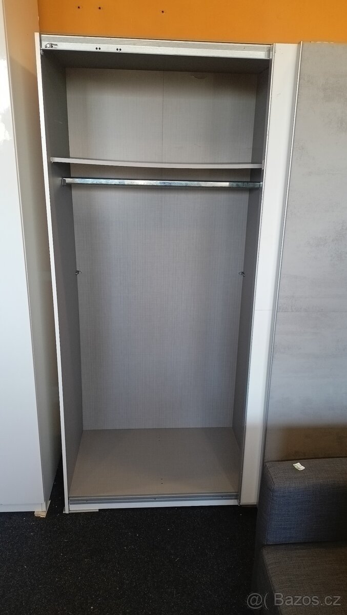 Šatní skříň.J 22/26. - 2