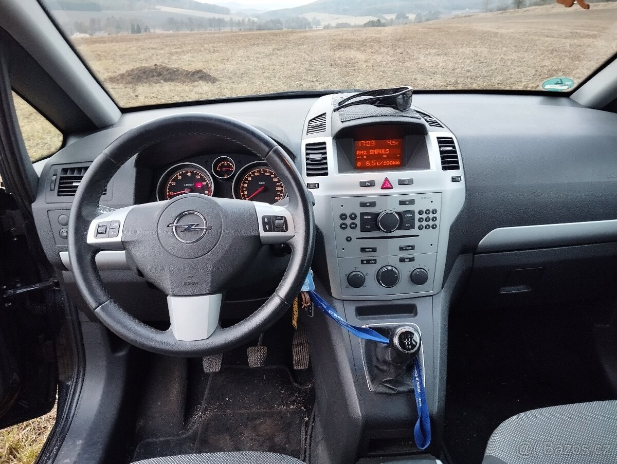 Opel Zafira B 1.6 benzín,tažné,7 mist - 2