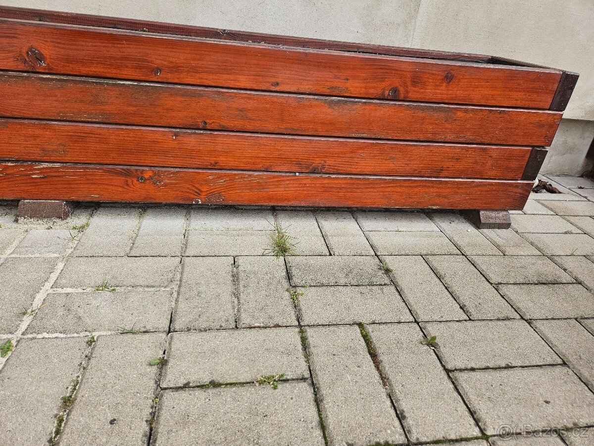 Vyvýšený záhon na bylinky, květiny. - 2