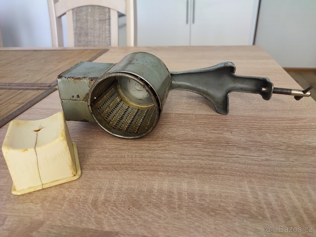 Retro mlýnek na strouhanku - 2