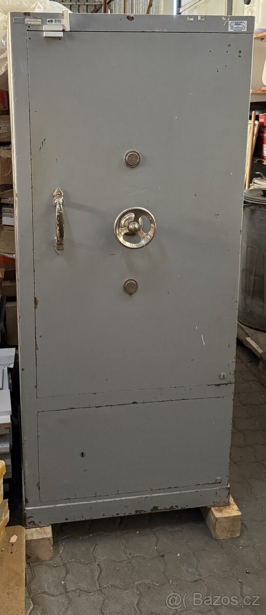 Skříňový trezor Jergl a Hadlík. - 2